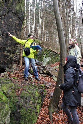 Komentovaná geologická exkurze mezi skalami na Kamenci.