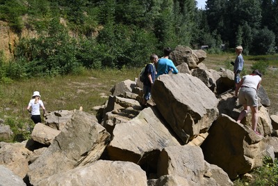 Pískovcové balvany v lomu Libná
