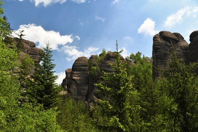 Pískovcové věže nad Kovářovou roklí