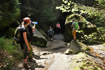 U jeskyně Kovářka