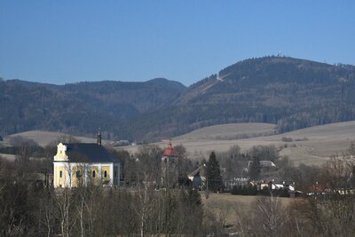 Ruprechtický Špičák nad obcí Ruprechtice