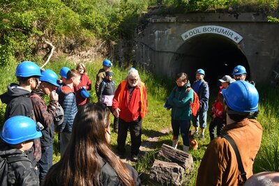 Před štolou Měděného Dolu Bohumír 