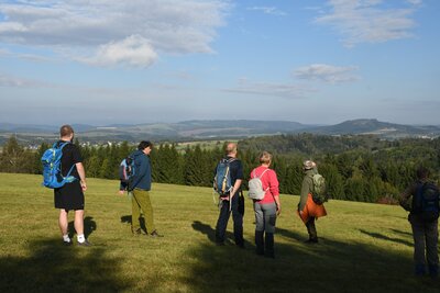 Nad Machovem - výhled do Polické pánve