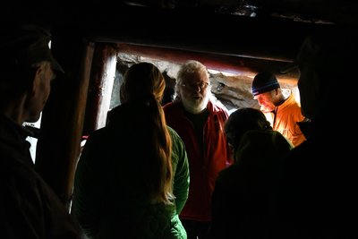 Pod dovrchní chodbou k větracímu komínu