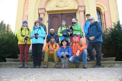 Zpět u kostela v Radvanicích