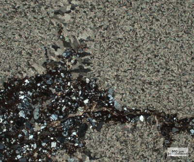 Kontakt mikrokrystalického vápence a pískovce