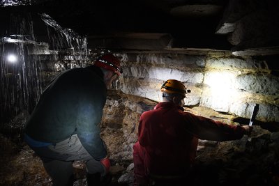 Průzkum pseudokrasových jeskyní v Adršpašsko-teplických skalách