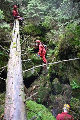 Průzkum pseudokrasových jeskyní v Adršpašsko-teplických skalách