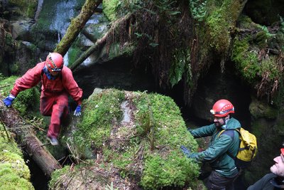 Průzkum pseudokrasových jeskyní v Adršpašsko-teplických skalách