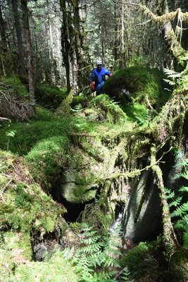 Průzkum pseudokrasových jeskyní v Adršpašsko-teplických skalách