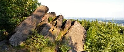 Z Radwanic przez tajemnicze Góry Jastrzębie do zabytkowych Małych Świętoniowic