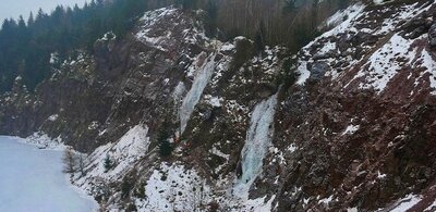 Na ledopádech v lomu Kamyki už se leze